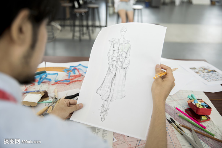 男裝設計師如何塑造現(xiàn)代男士時尚 產(chǎn)品設計的創(chuàng)新與挑戰(zhàn)